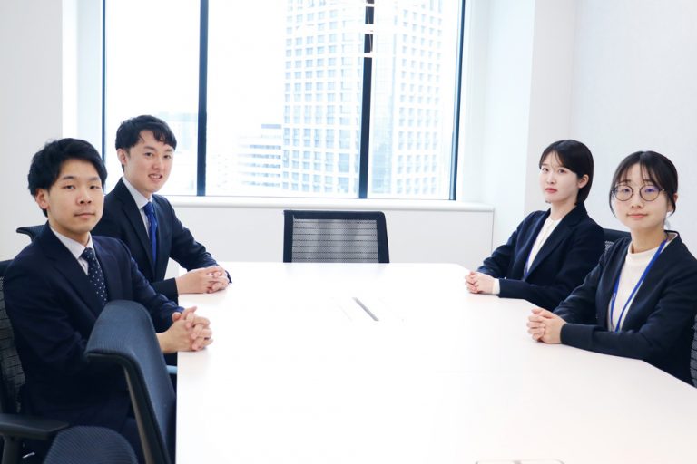 スタッフ対談　いろいろな仕事を経験しながら、お客様から信頼される専門家へ